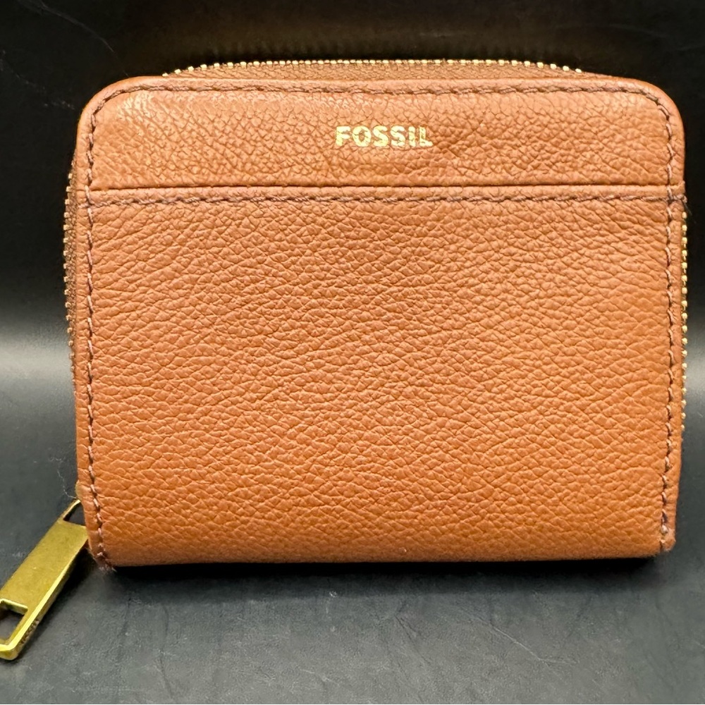 Fossil Woman’s Logan RFID Zip Around Brown Leather Wallet EUC